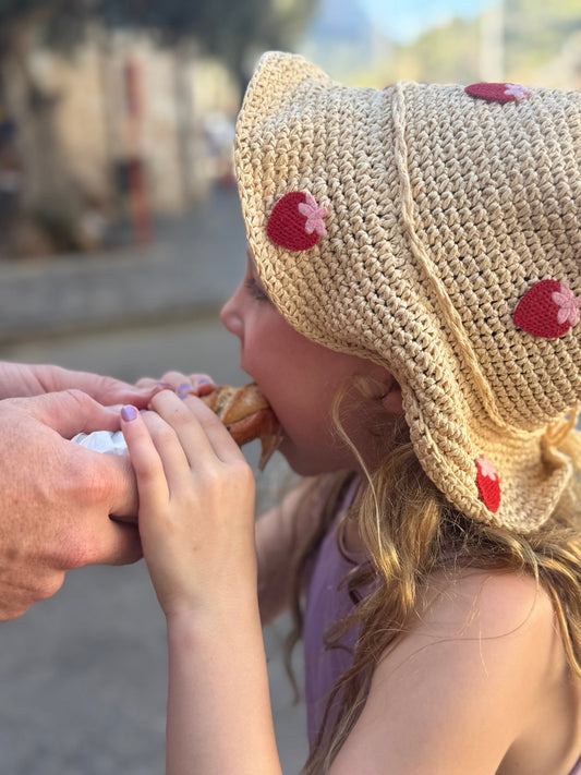 Artificial colours, preservatives, hyperactivity and child behaviour